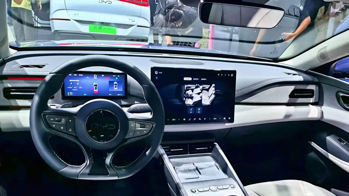BYD Seal 06 DM-i cockpit with rotating touchscreen and digital interface