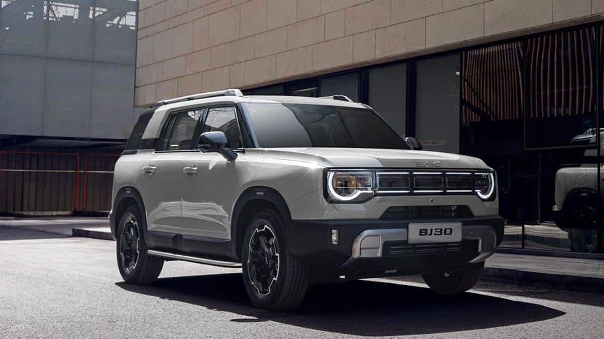 Front view of Santana BJ30 with vertical grille and modern light signature