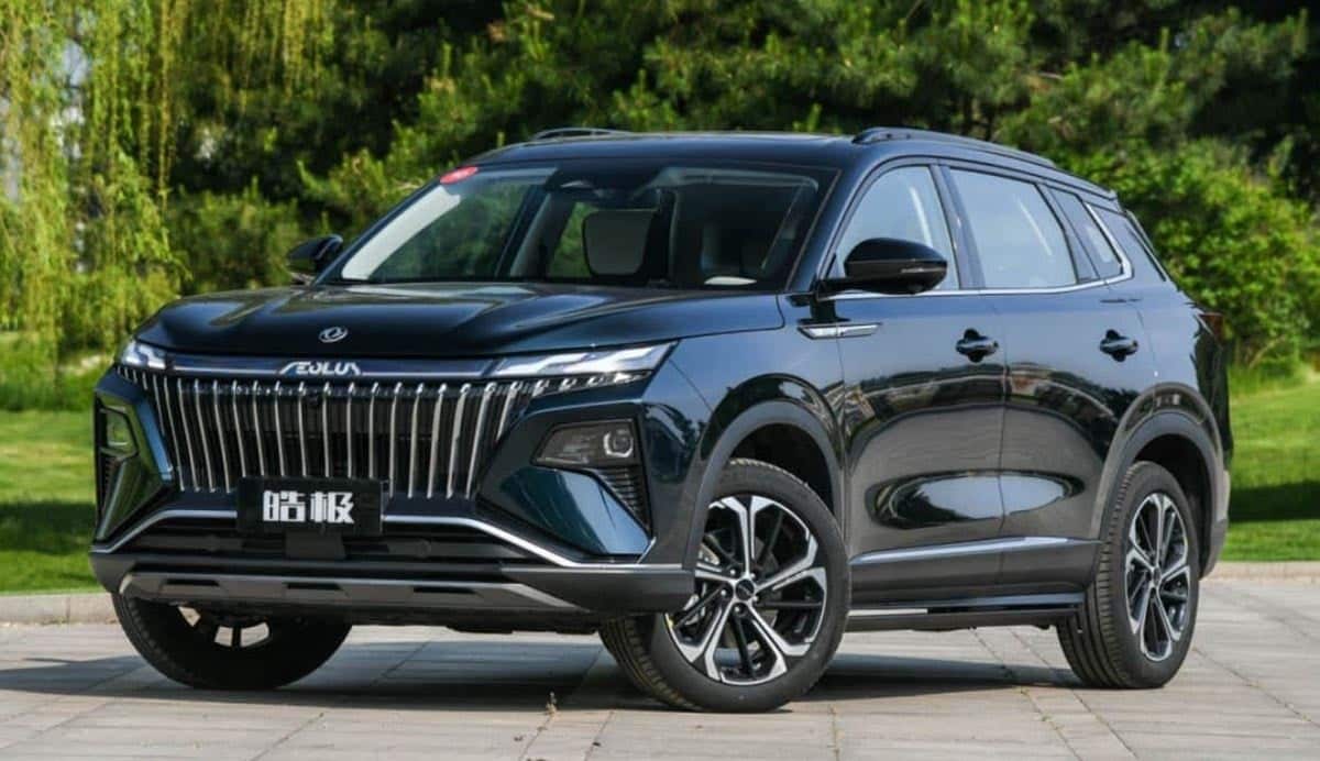Front end of Dongfeng Aeolus Haoji with large vertical grille and sleek LED headlights