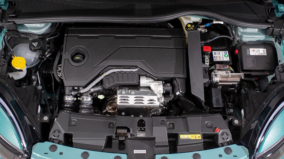 1.2 Turbo 110 hp mild-hybrid engine of the Fiat 600 with three-cylinder architecture