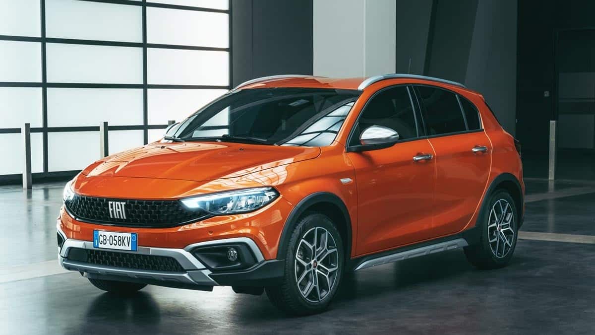 Front of the 2025 Fiat Tipo with modernized grille and LED lights