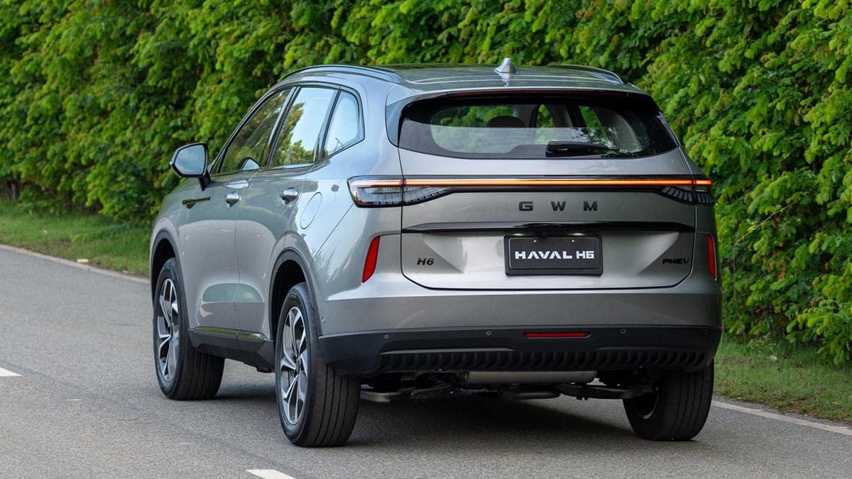Rear of the Haval H6 HEV with LED light bar and hybrid signature