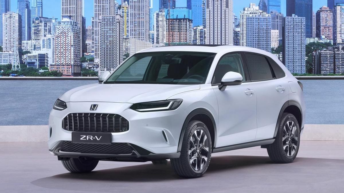 Vue de face du Honda ZR-V avec calandre noire et signature LED moderne