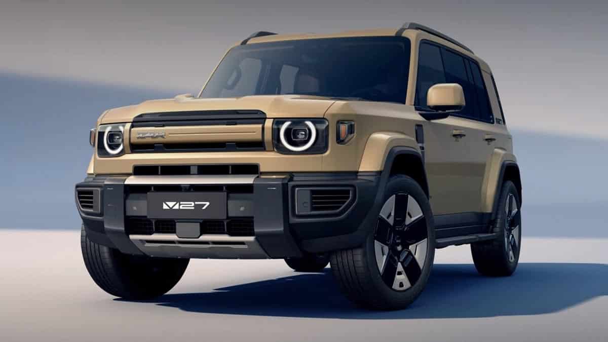 Front face of the iCaur V27 with vertical grille and square headlights Defender style