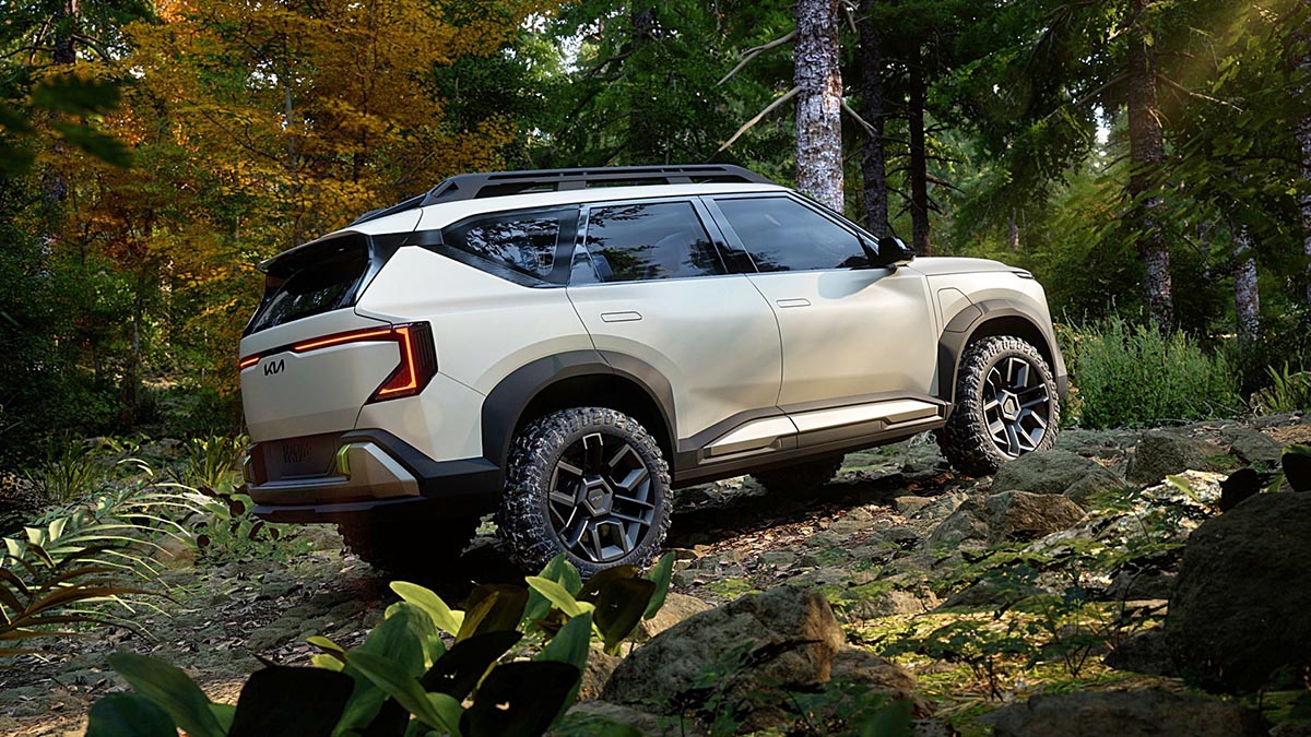 Kia EV5 2025 profile view with angular design and electric family SUV silhouette