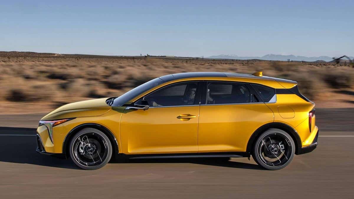 Side view of the 2026 Kia K4 in hatchback format with wagon-inspired design