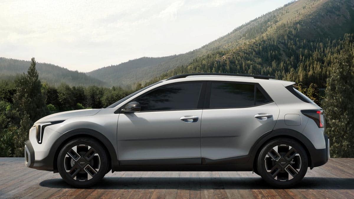 Side view of the 2026 Kia Stonic MHEV in GT-Line trim
