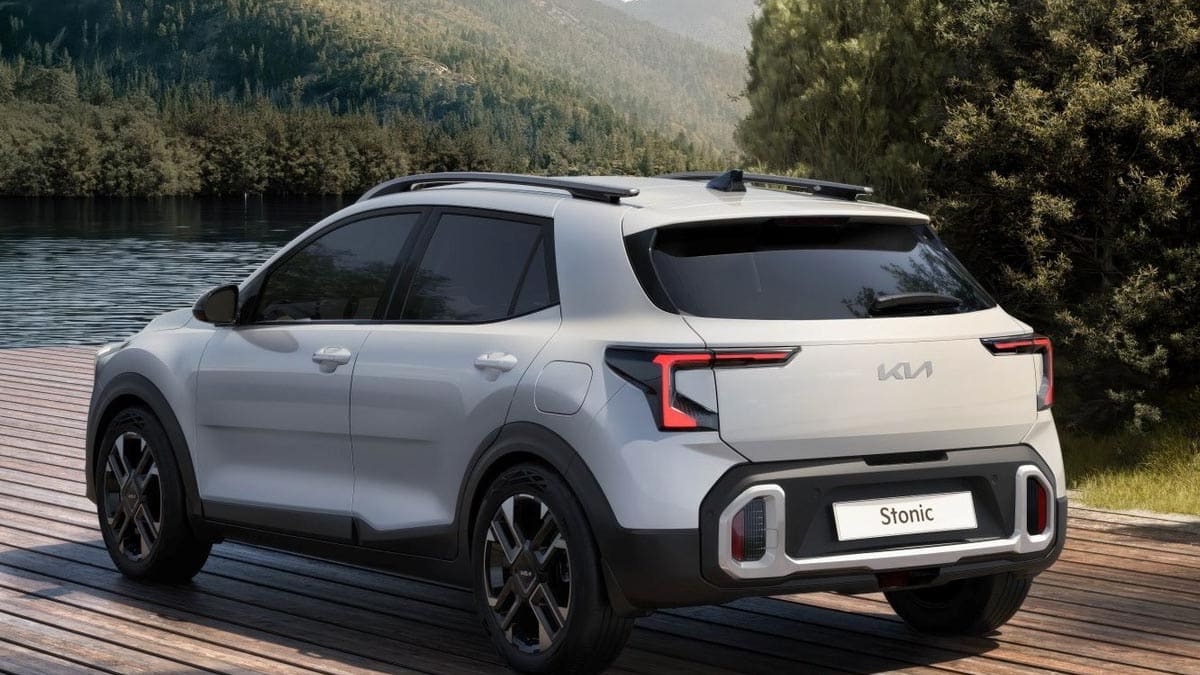 Arrière du Kia Stonic 2026 avec feux arrière LED et diffuseur intégré