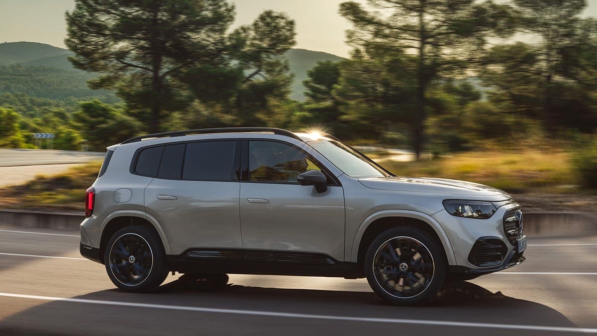 Side view of the 2026 Mercedes GLB electric, compact 7-seat family SUV