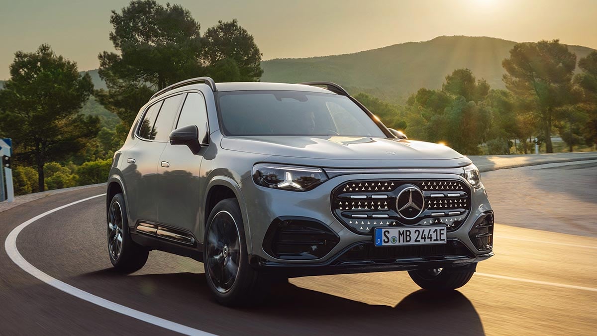 Front face of the 2026 Mercedes-Benz GLB with LED signature lighting and redesigned grille