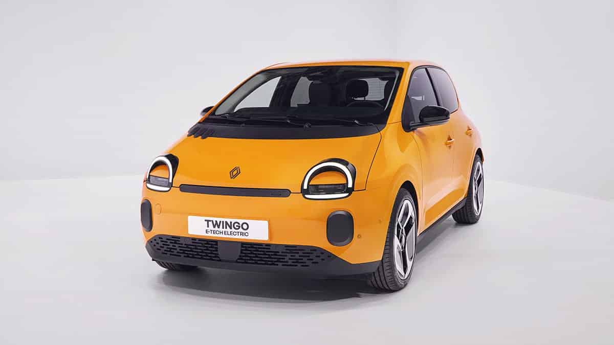 Front view of the electric Renault Twingo E-Tech, future basis of the electric Dacia model