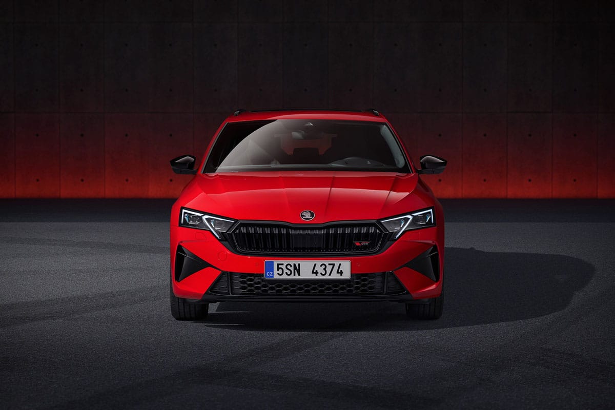 Å koda Octavia 2025 mild hybrid family sedan, well-equipped Czech wagon under $35,200 SUV alternative