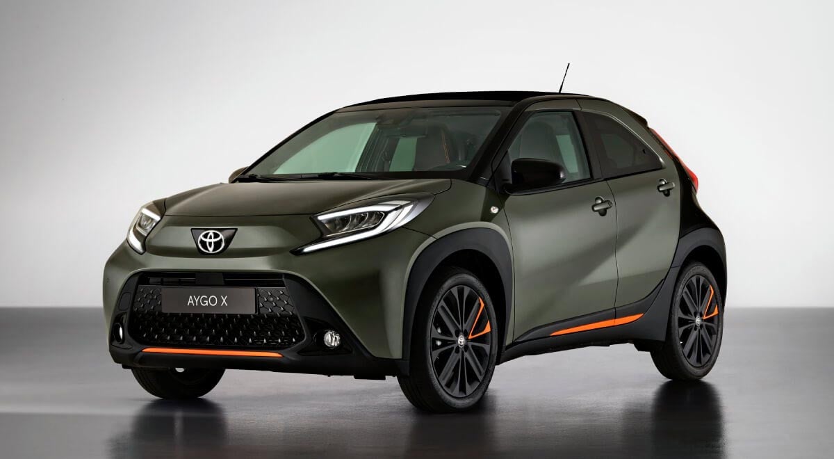 Front view of the Toyota Aygo X Hybrid 2026 with LED light signature and redesigned grille