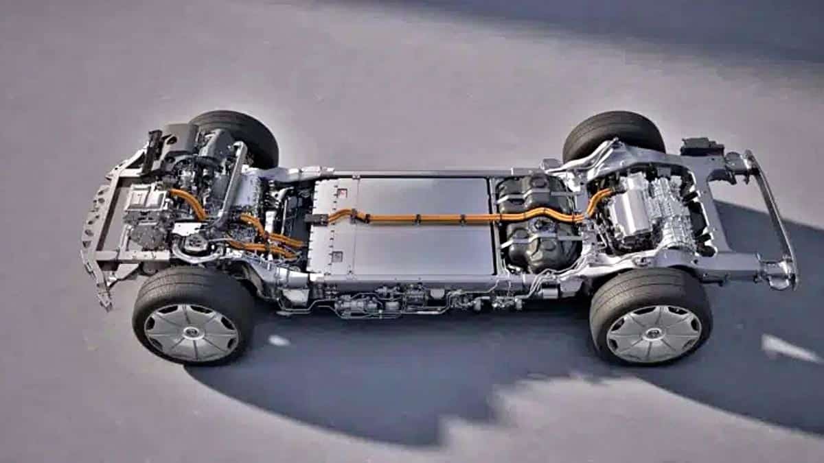 The e4 architecture of the Yangwang U8L with four electric motors and 55.5 kWh Blade battery