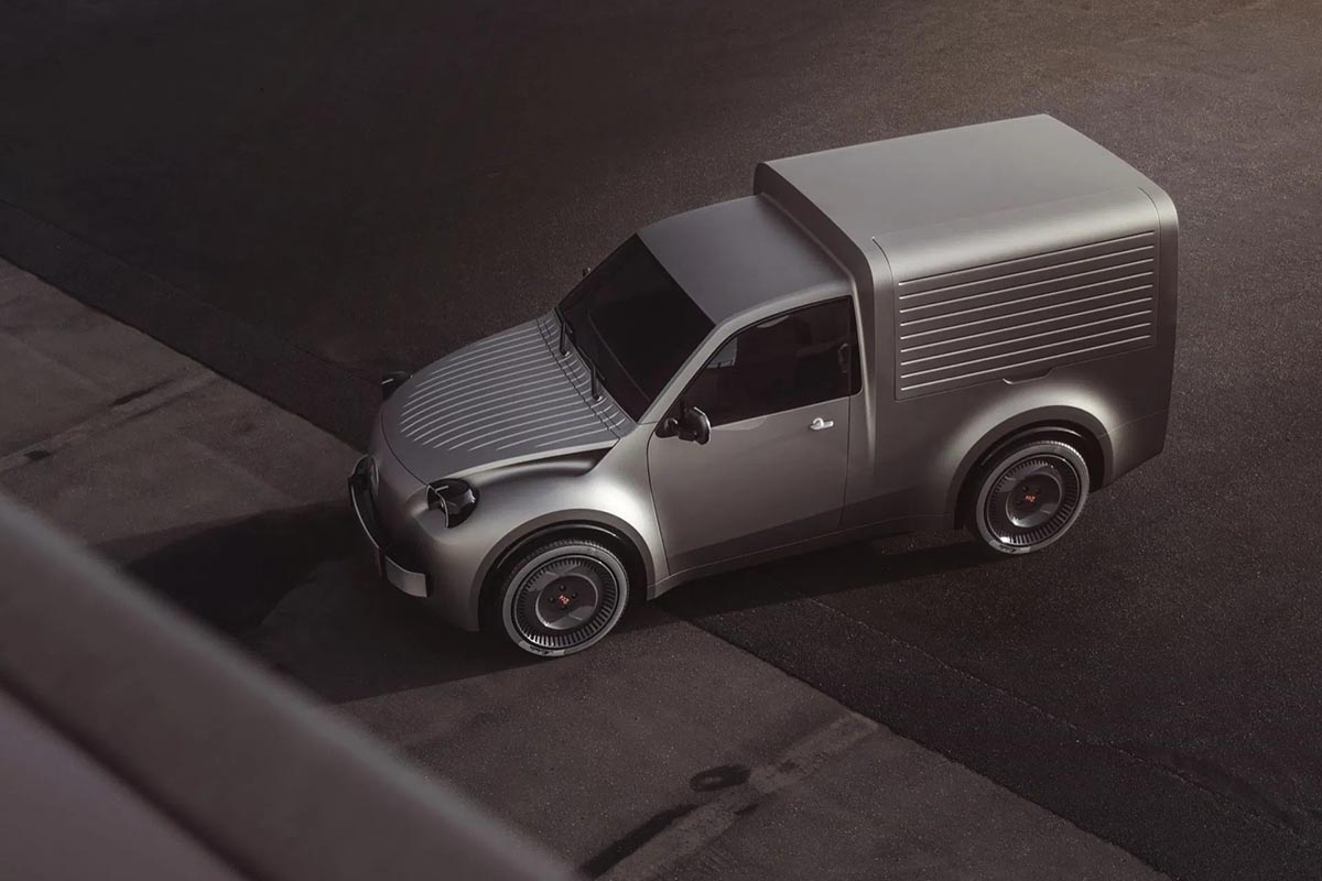 Front view of the Citroën 2CV Fourgonnette Concept showing its round headlights and ribbed hood.